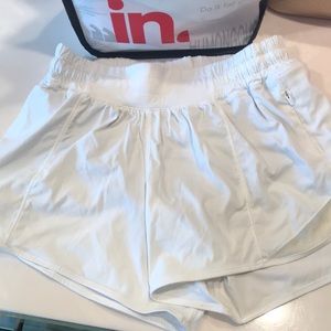 Lululemon Hotty Hot LR Short 4” Lines